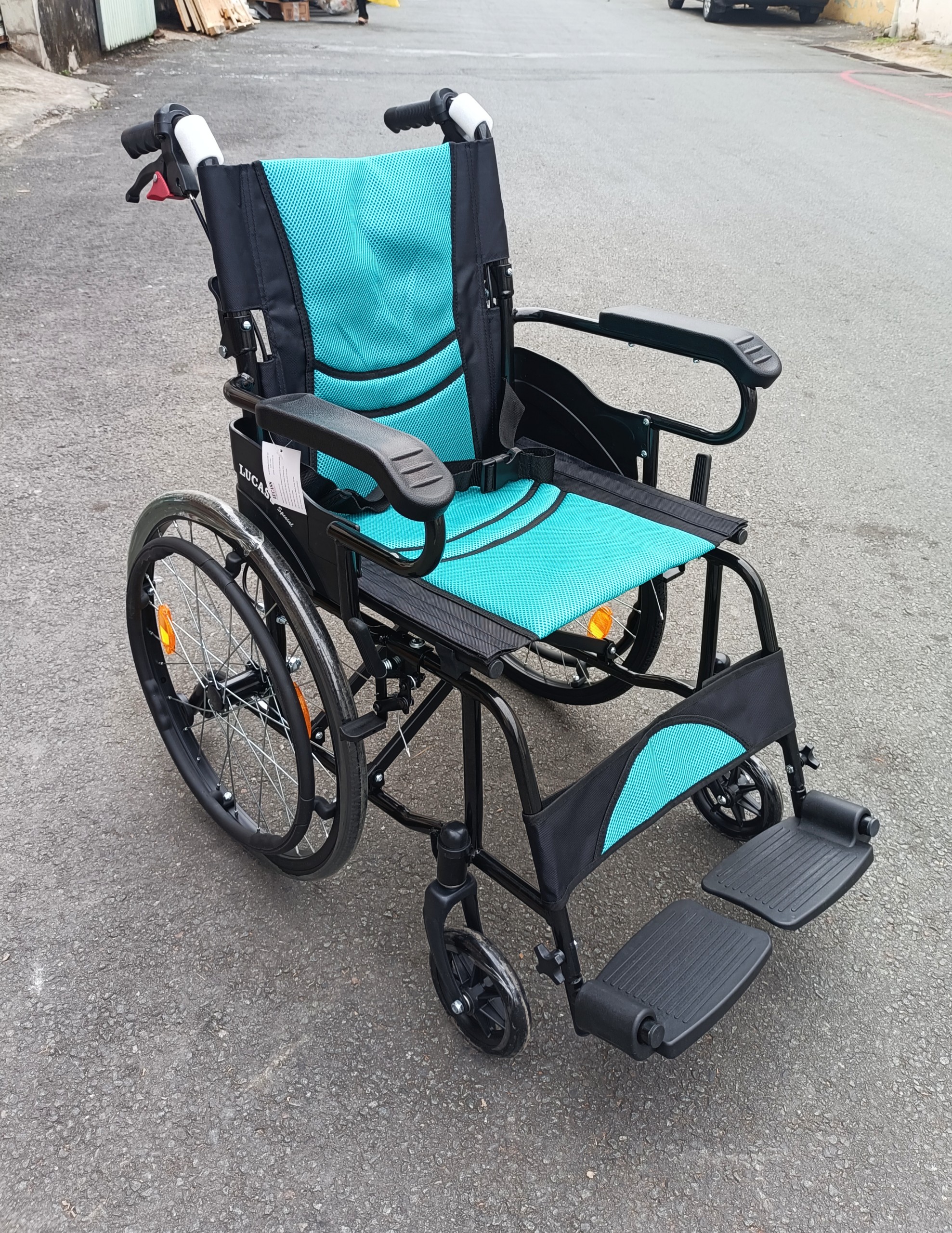  Xe lăn sắt sơn 2 chống lật  Lucass X-980L