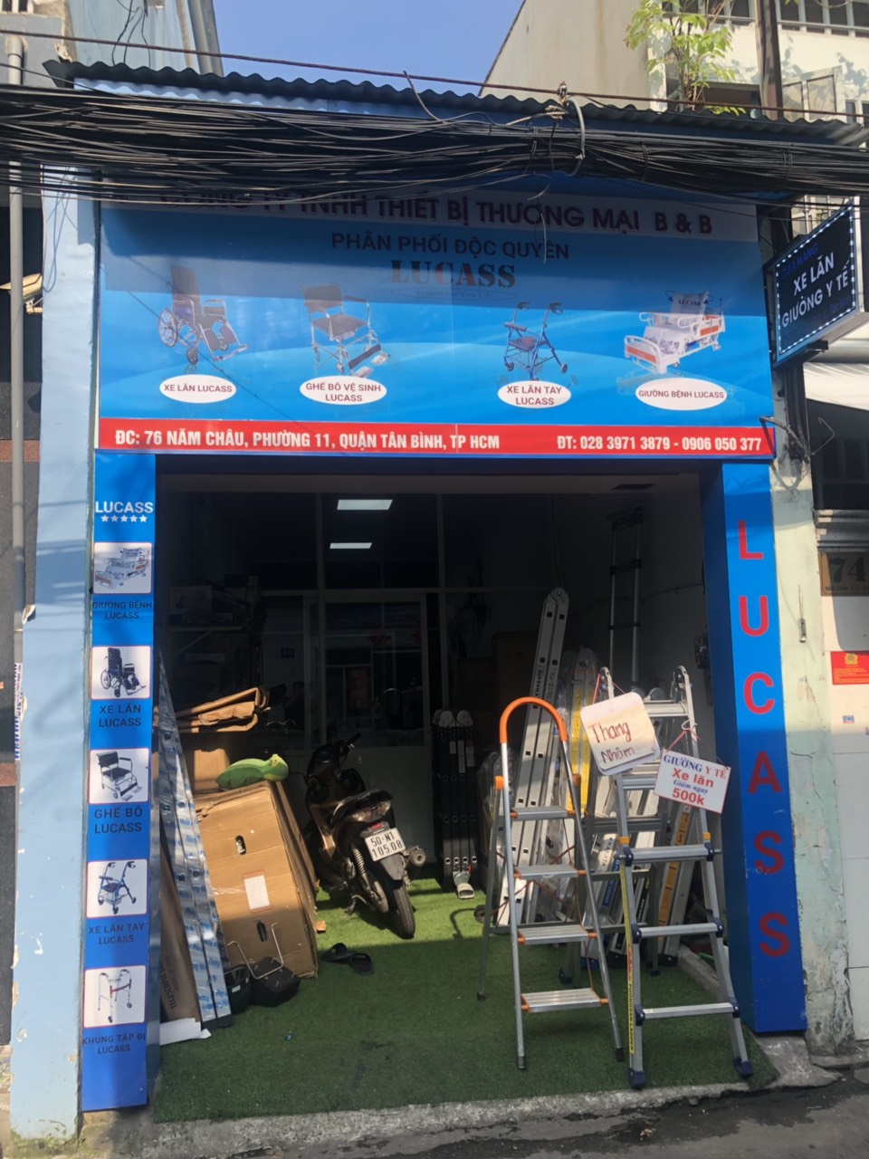 Hình ảnh cữa hàng xe lăn lucass 