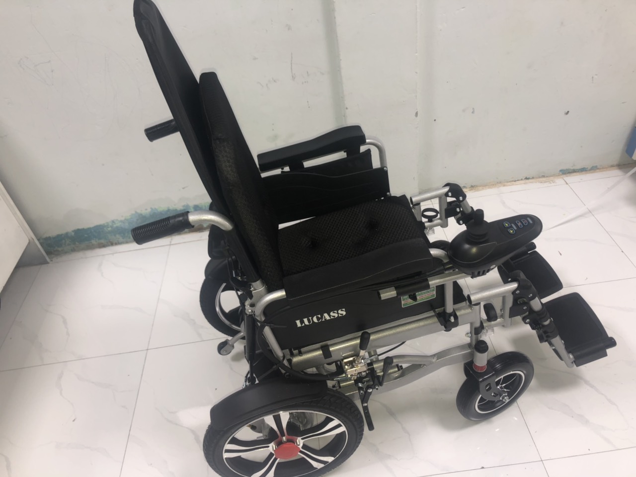 Xe lăn lucass XE-110LA