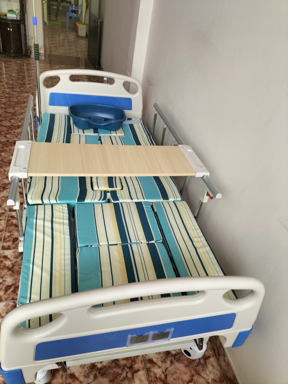 Giường y tế co bô